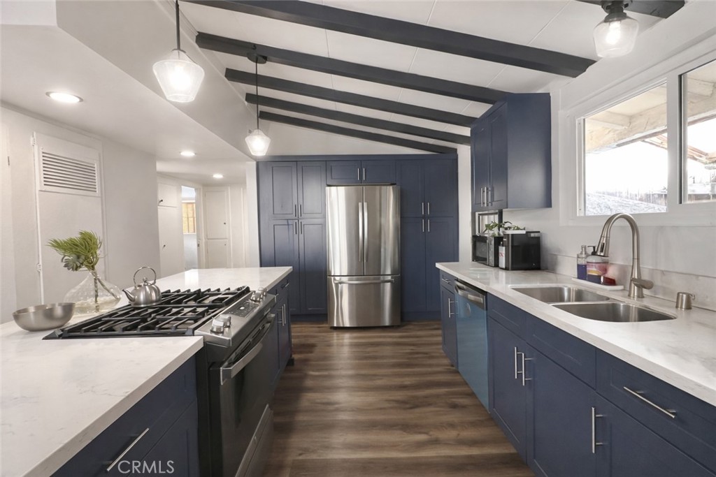 320 E 81st