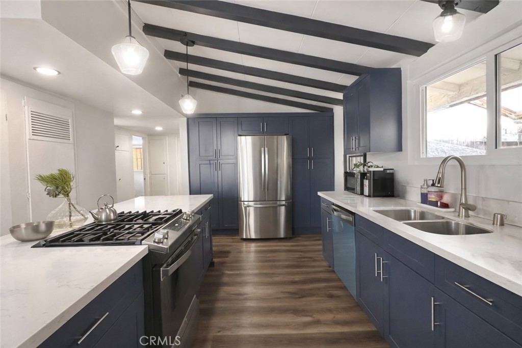 320 E 81st