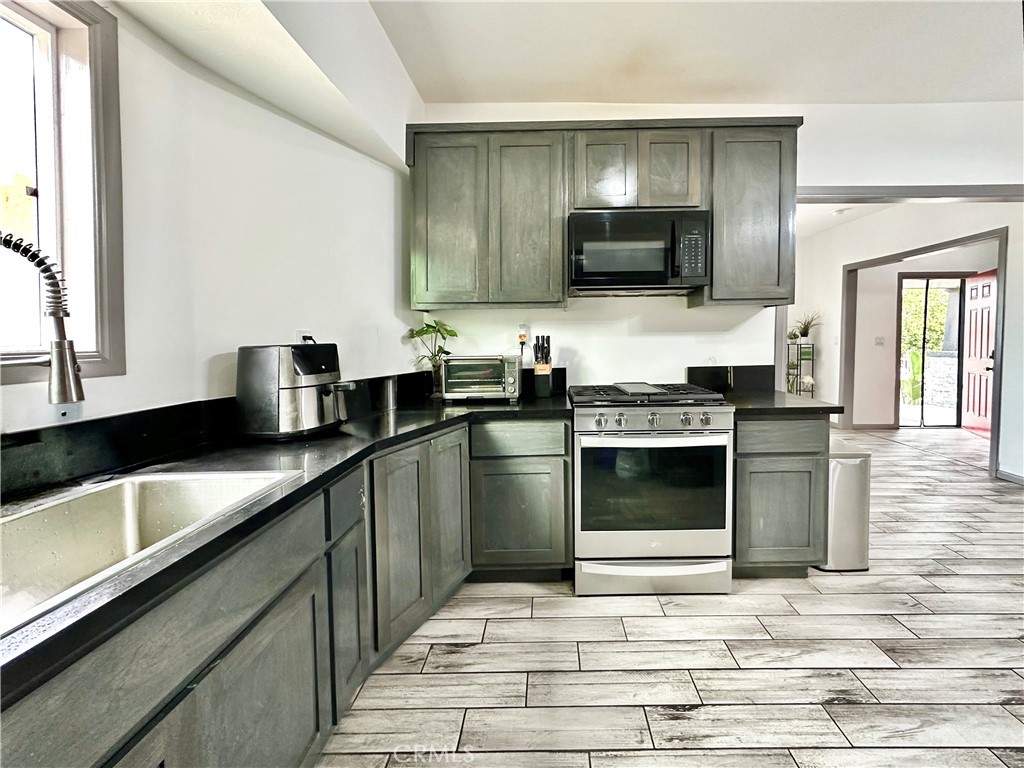 160 W 48th