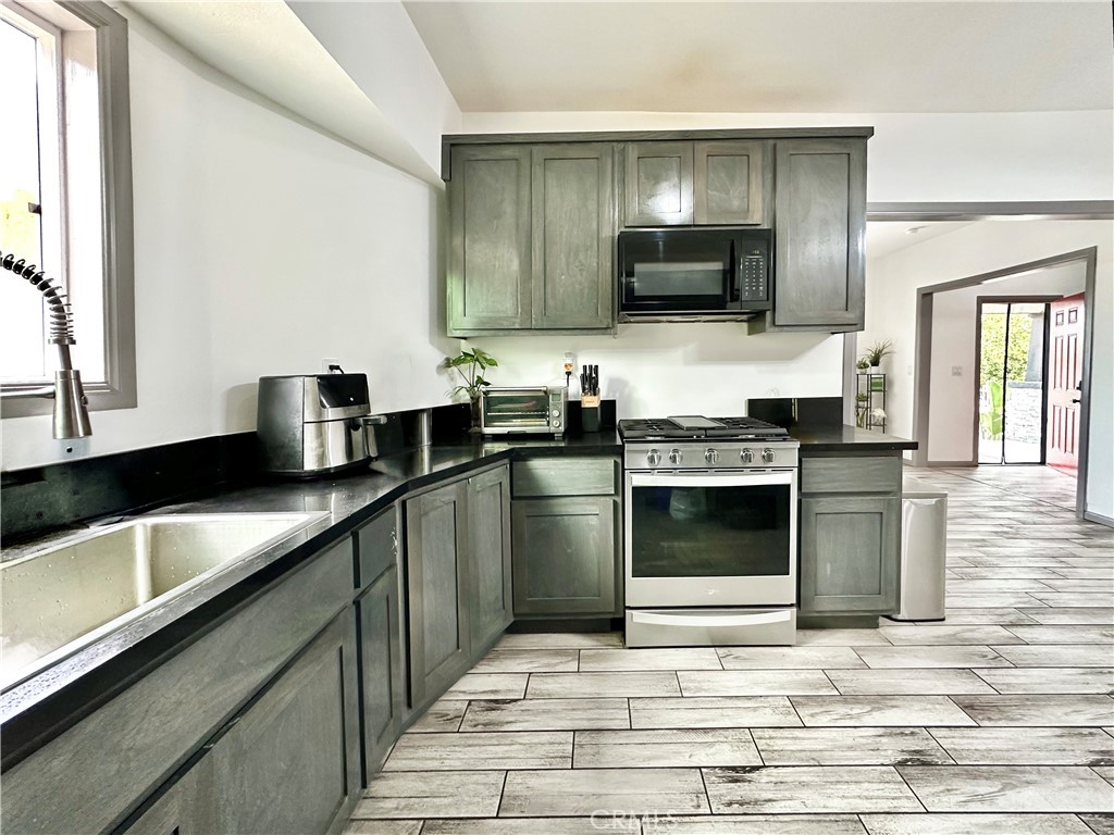 160 W 48th