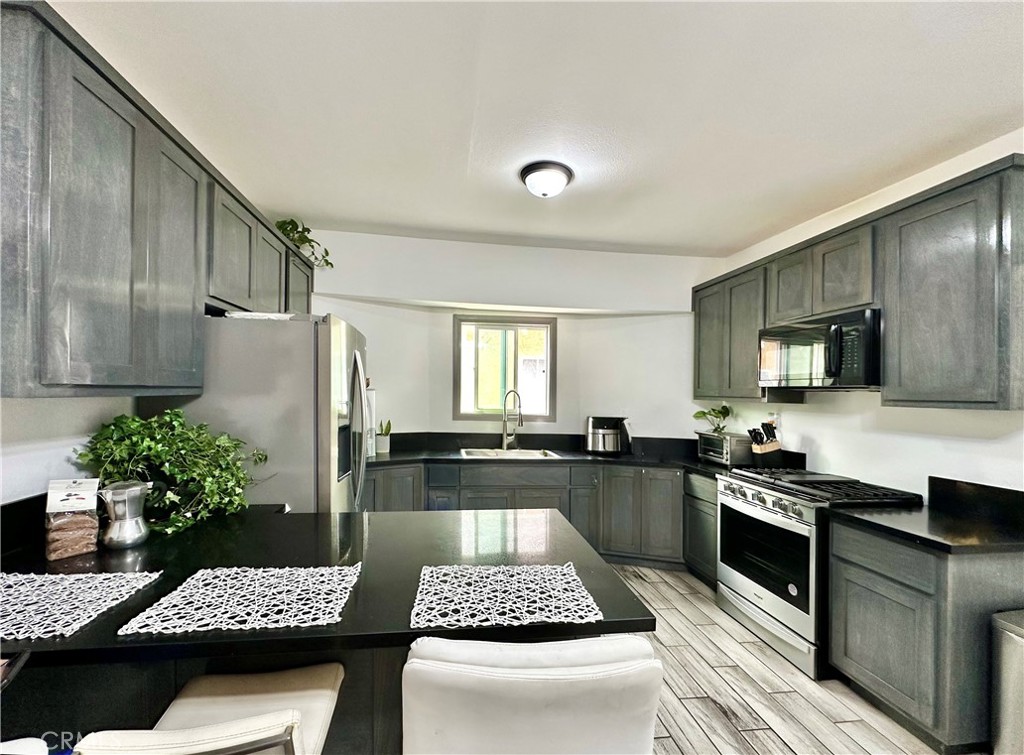 160 W 48th