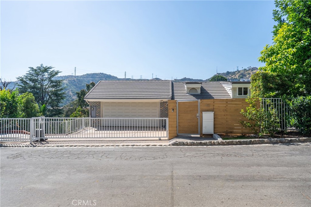 411 Woodcliffe