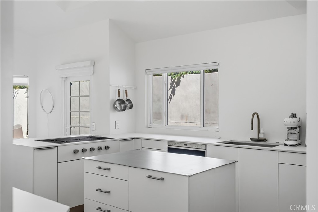 411 Woodcliffe