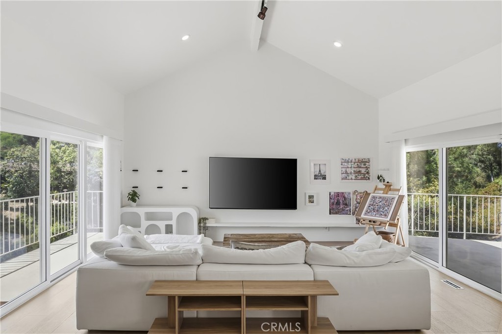 411 Woodcliffe