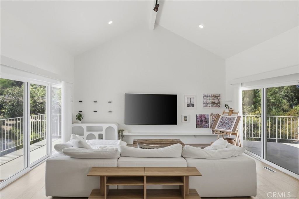 411 Woodcliffe