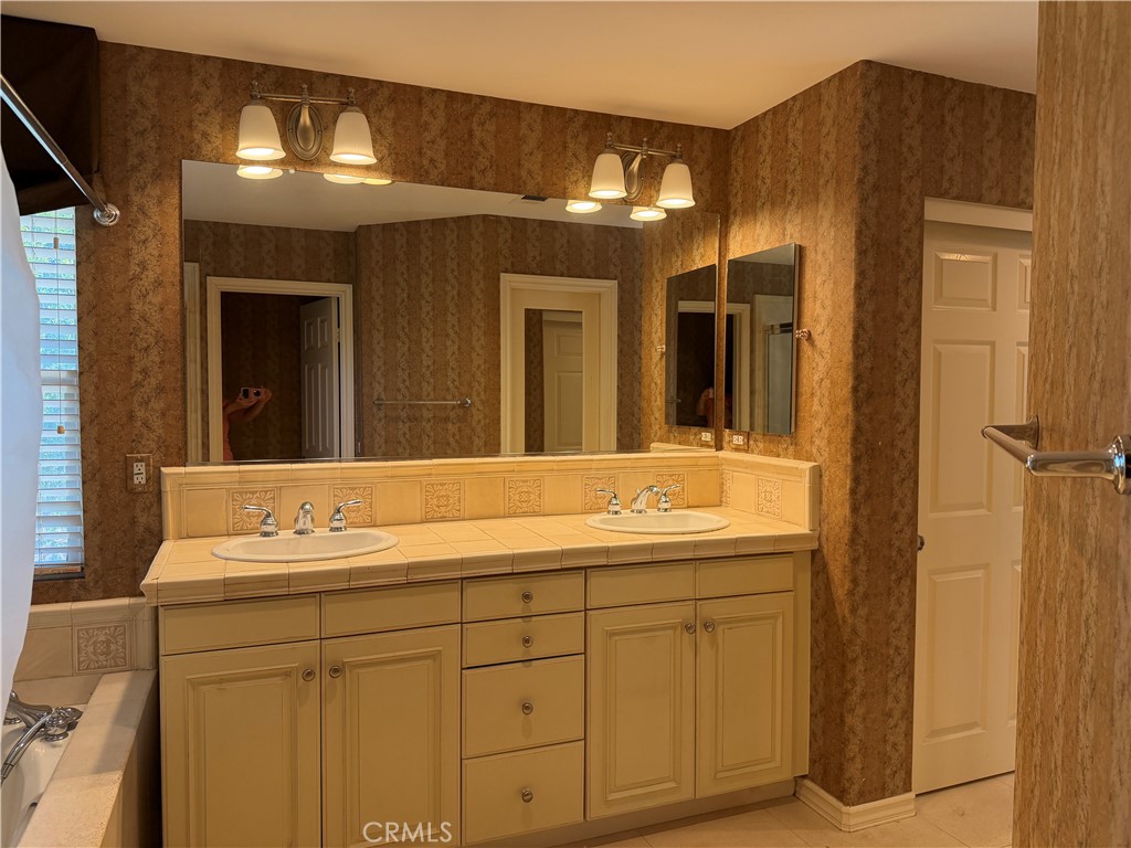 16333 Fox Hollow