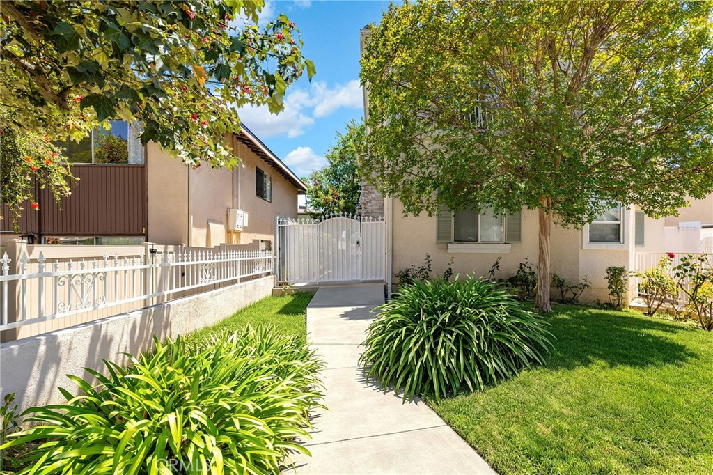 1116 W Huntington Dr D