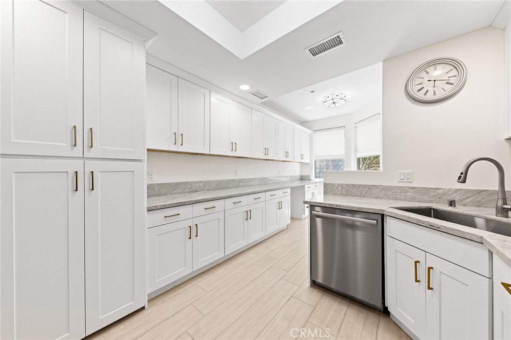 1116 W Huntington Dr D