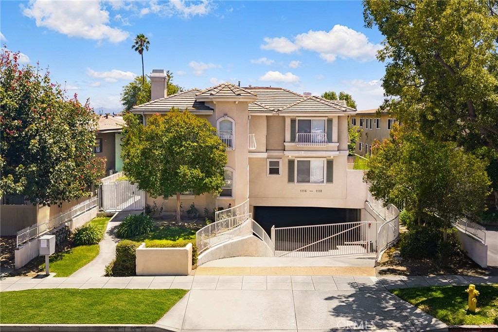 1116 W Huntington Dr D