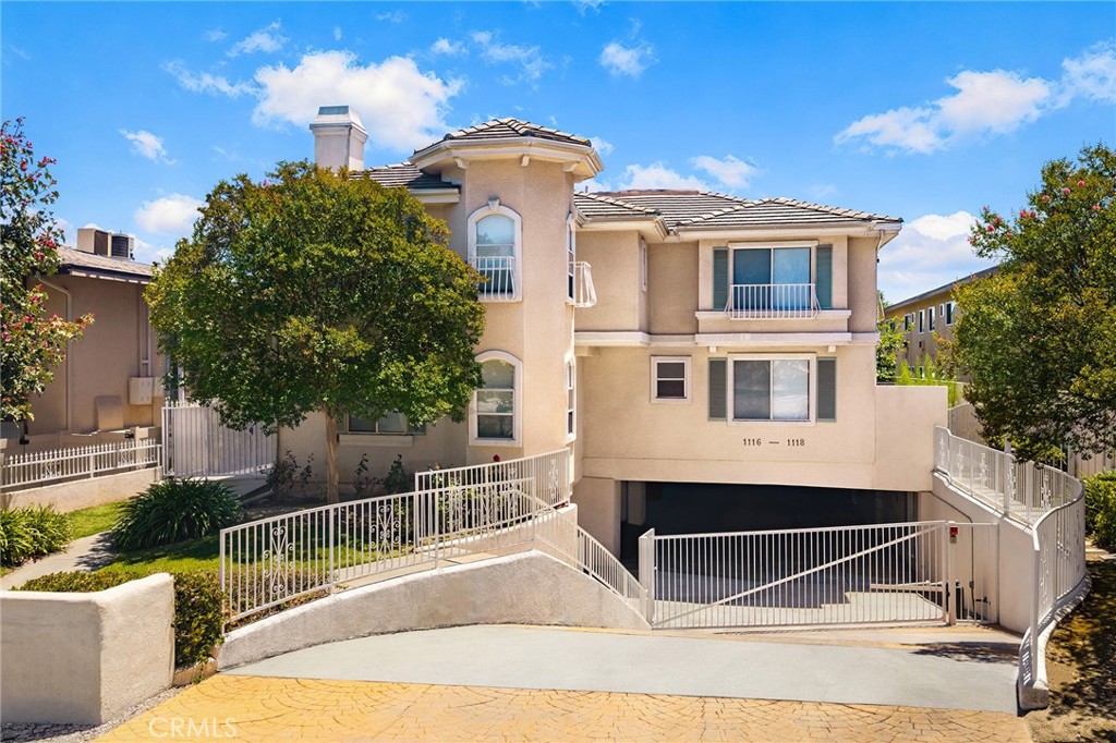 1116 W Huntington Dr D