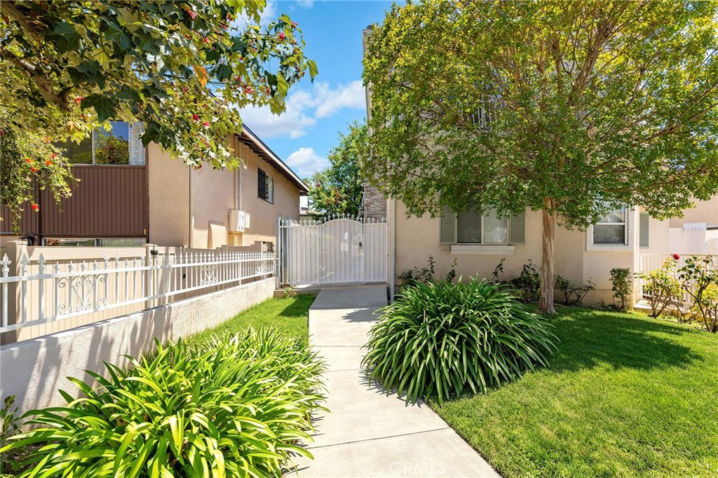 1116 W Huntington Dr D