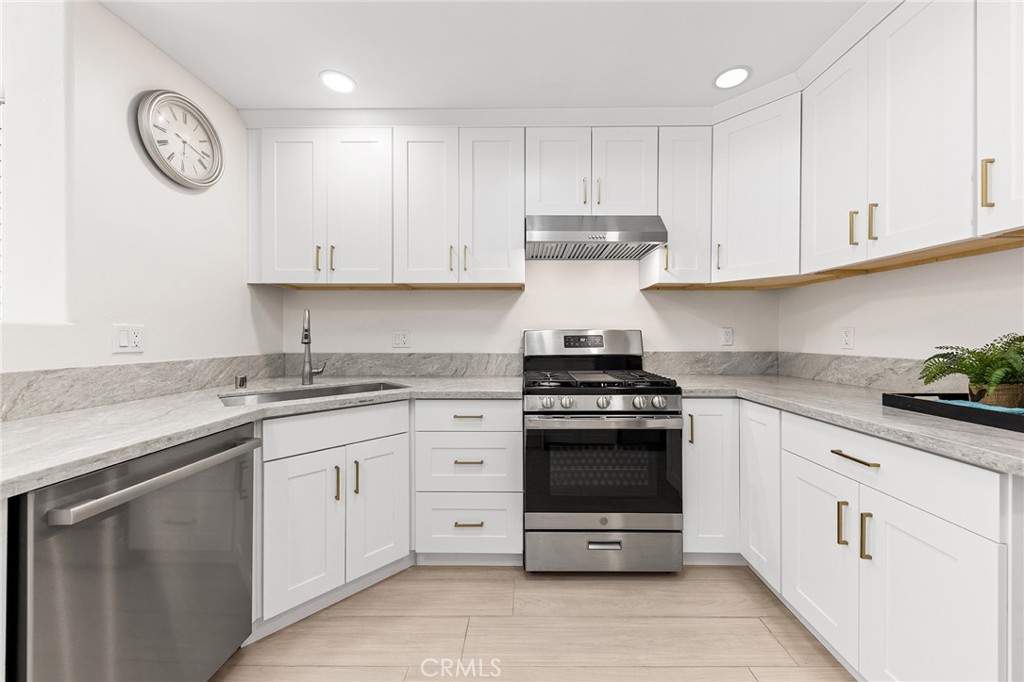 1116 W Huntington Dr D