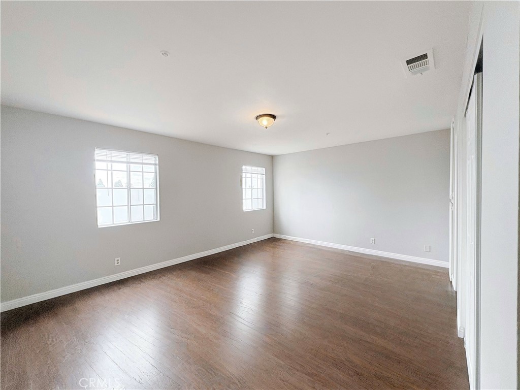 877 S Greenwood