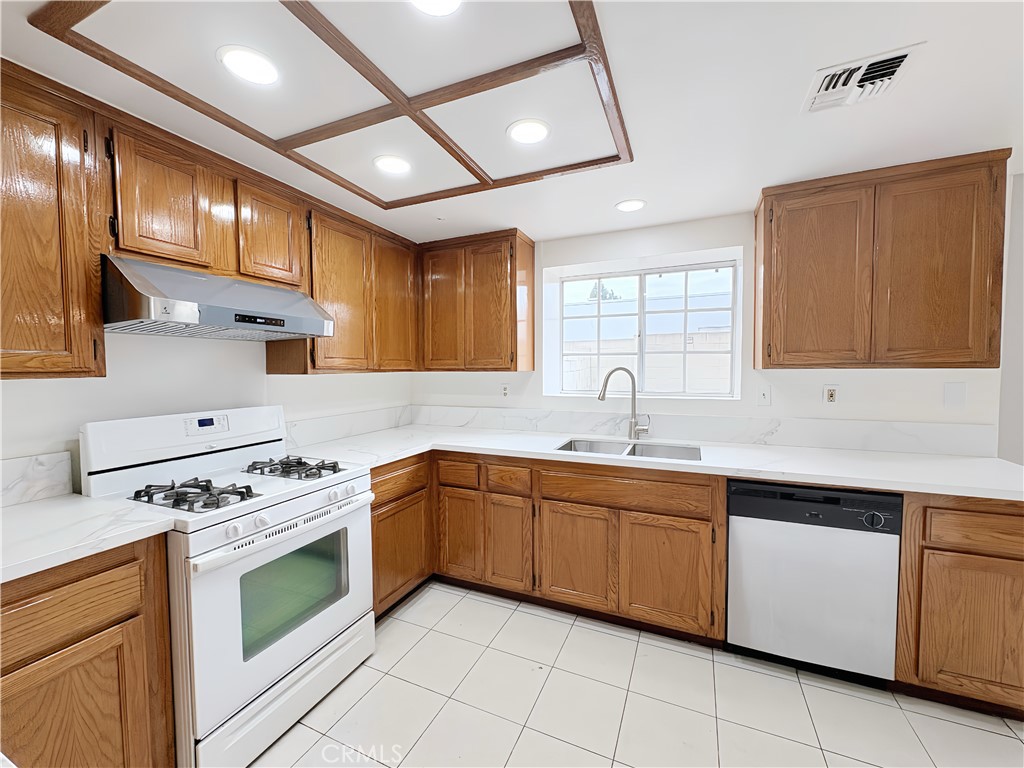 877 S Greenwood