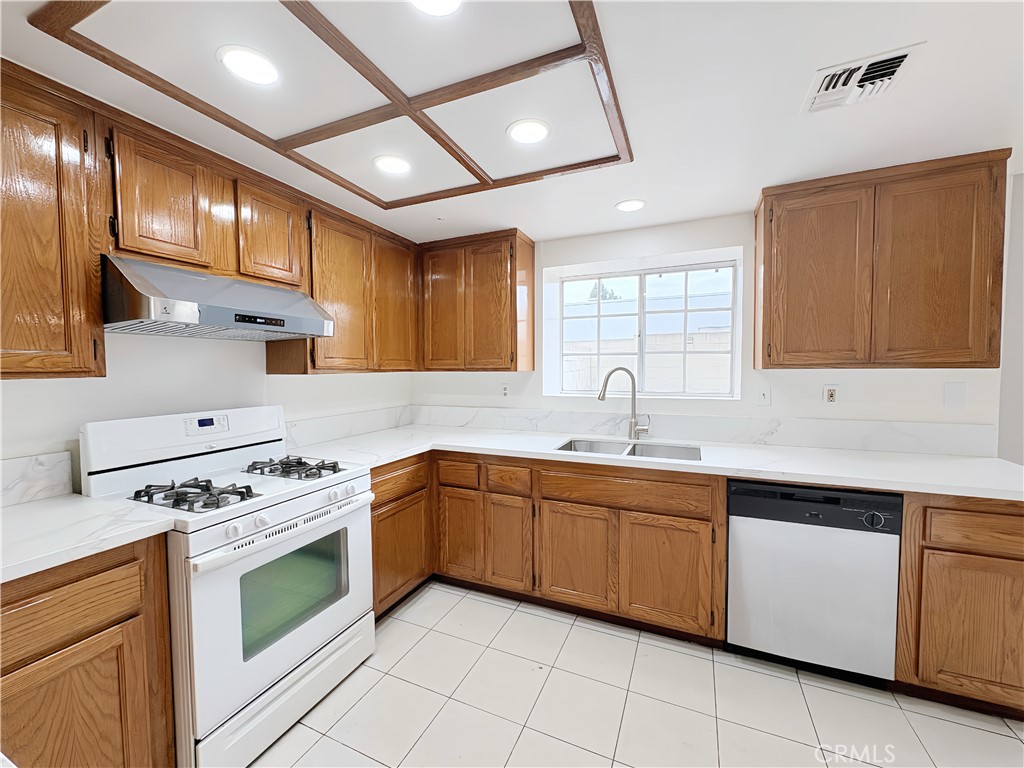 877 S Greenwood