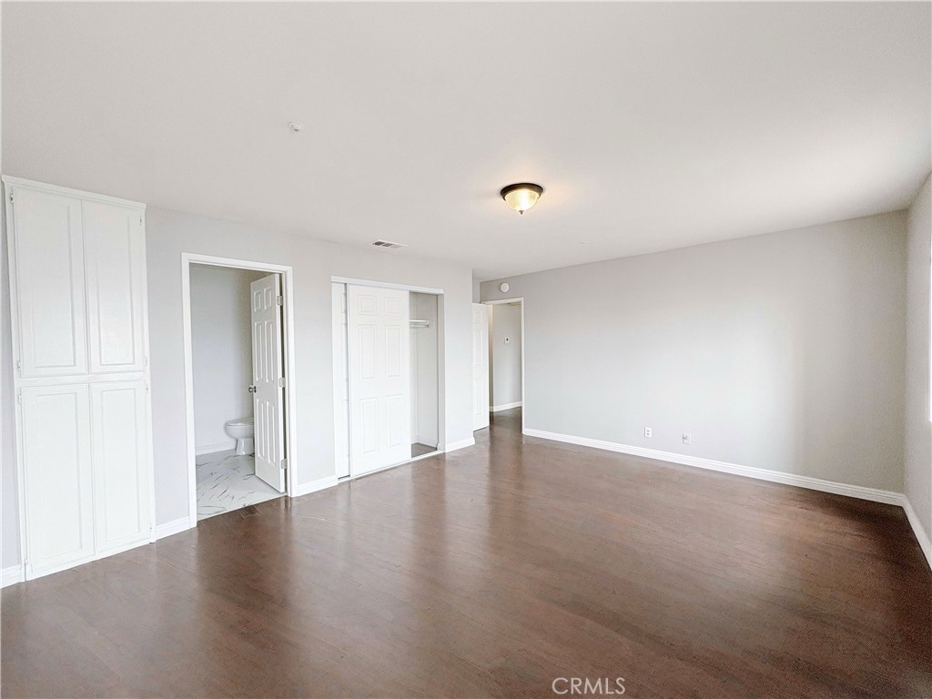 877 S Greenwood
