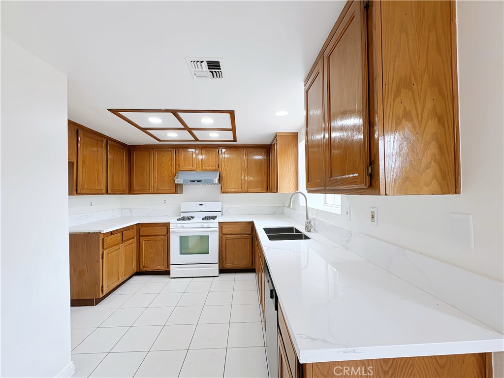 877 S Greenwood