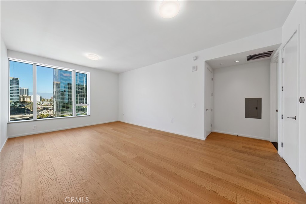 889 Francisco St 1210