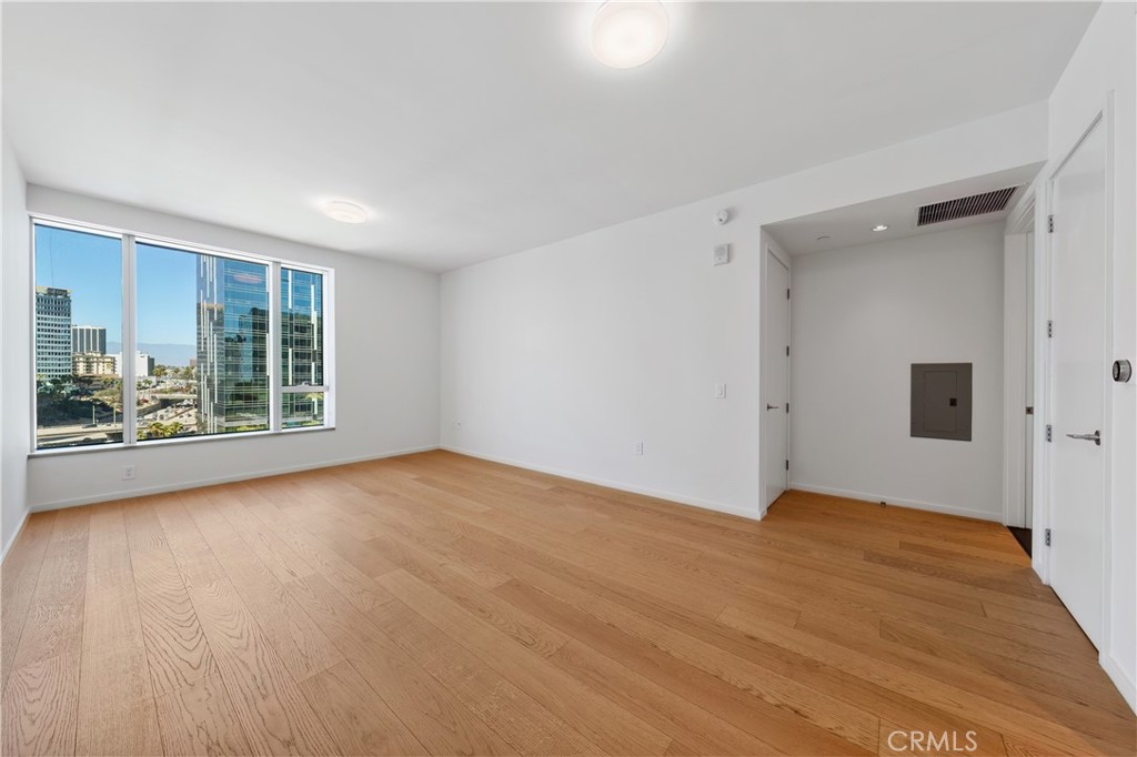 889 Francisco St 1210