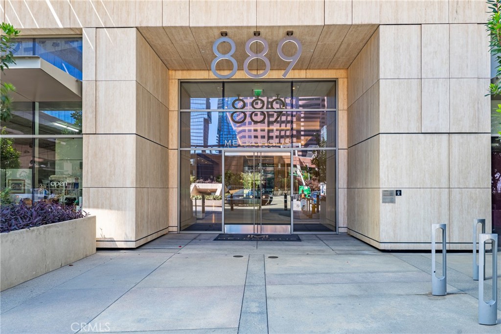 889 Francisco St 1210