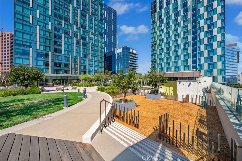 889 Francisco St 1210