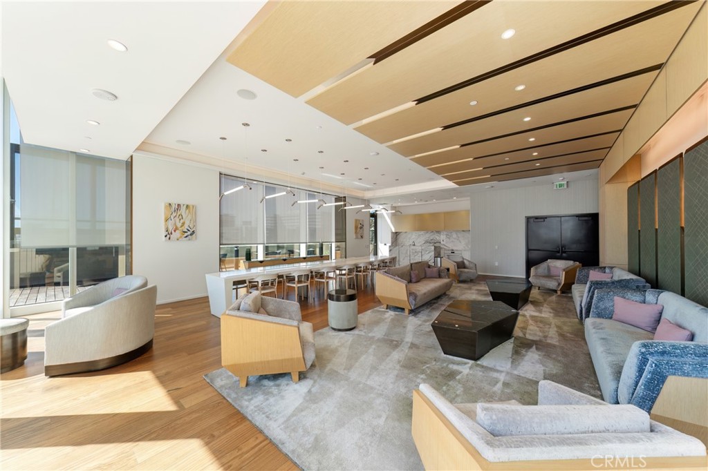 889 Francisco St 1210