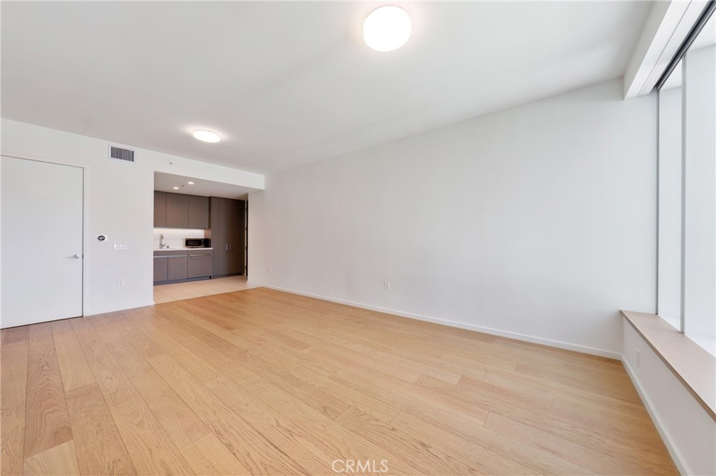 889 Francisco St 1210