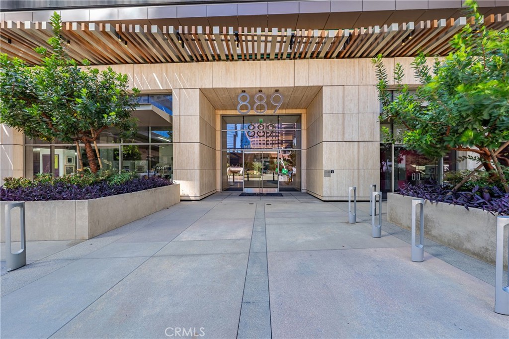 889 Francisco St 1210
