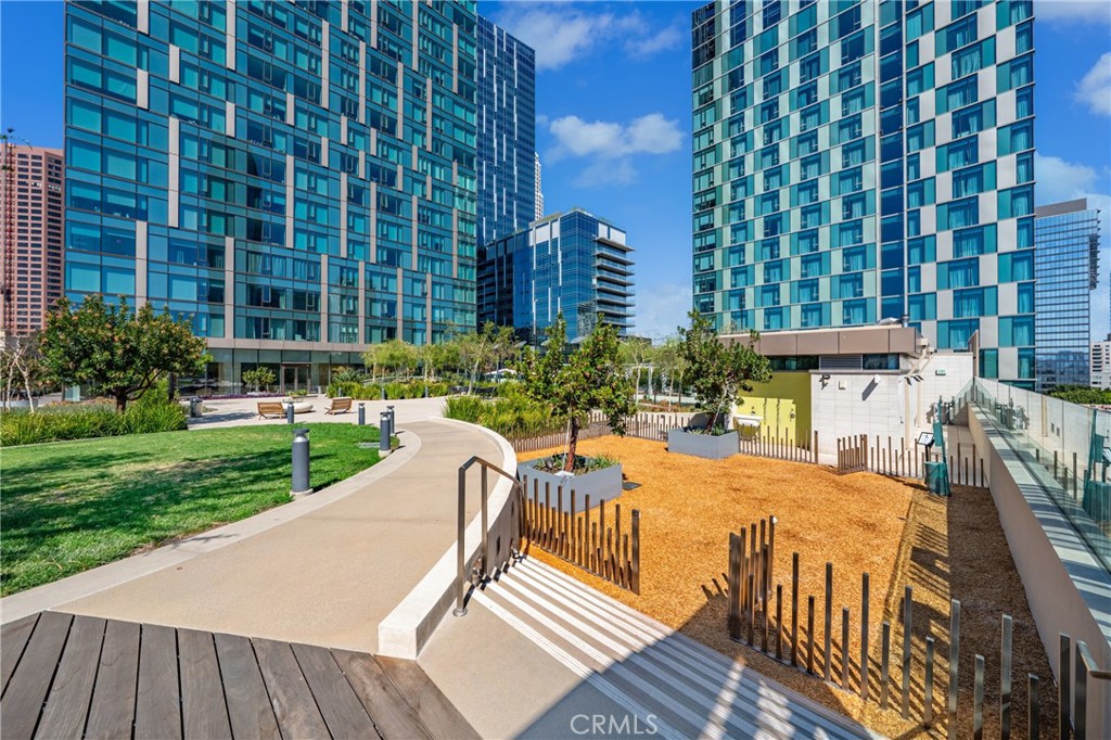 889 Francisco St 1210