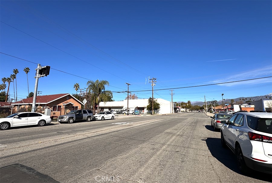 348 N Palomares