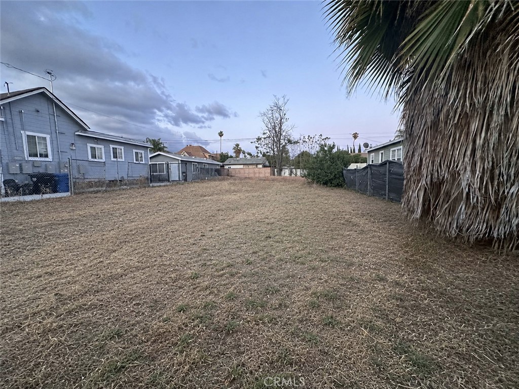 348 N Palomares