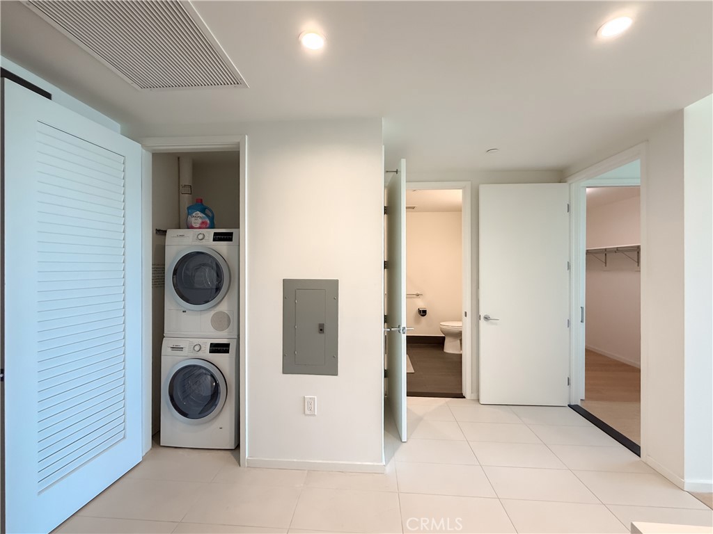 889 Francisco 2502