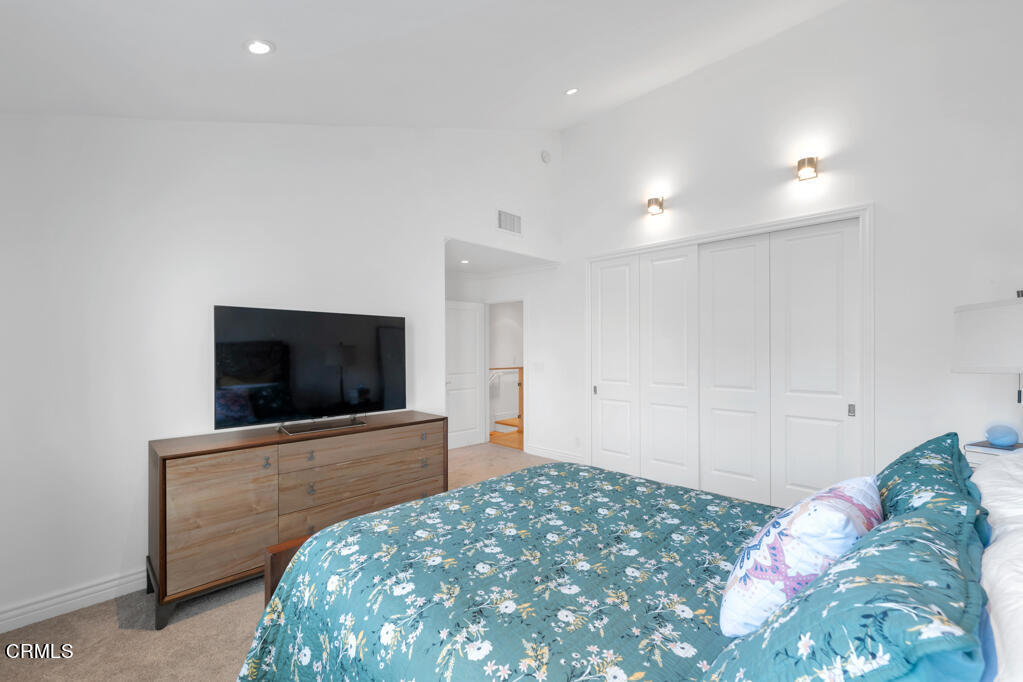 699 County Square Drive 5