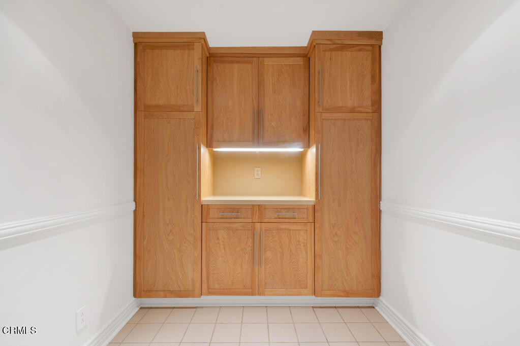 699 County Square Drive 5