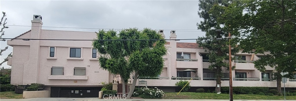 9906 Owensmouth Avenue 32