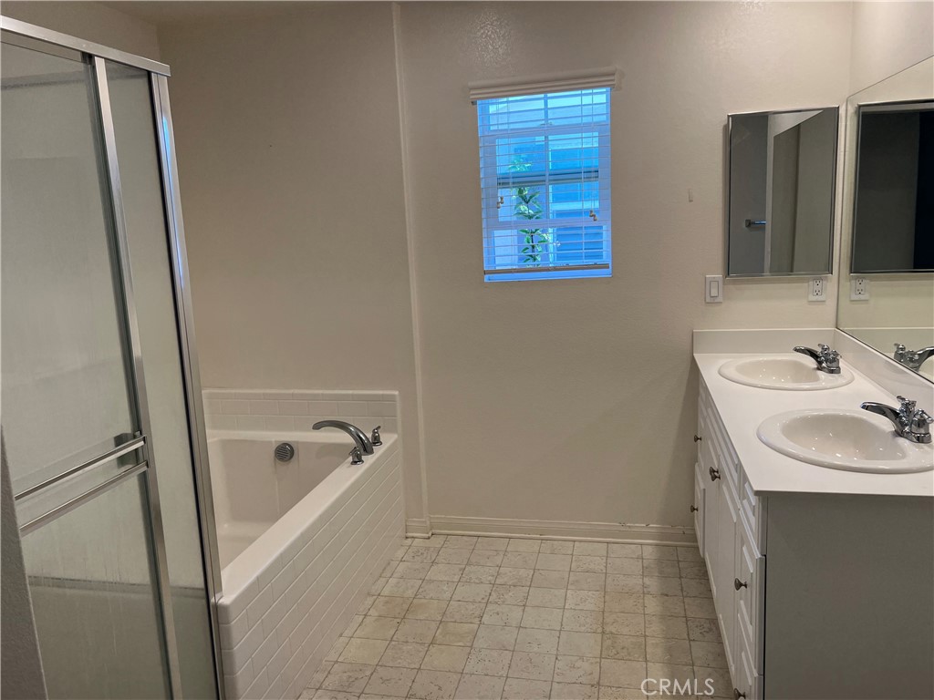 2061 E Sentinel Privado