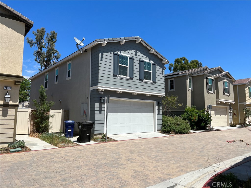 2061 E Sentinel Privado