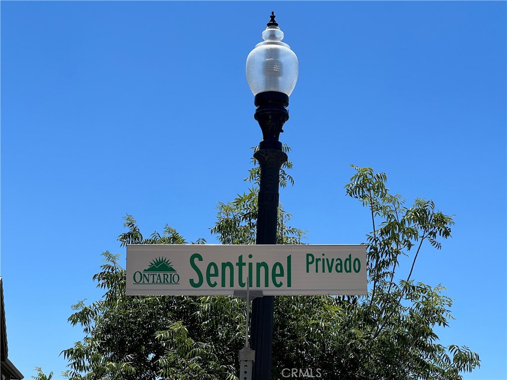 2061 E Sentinel Privado