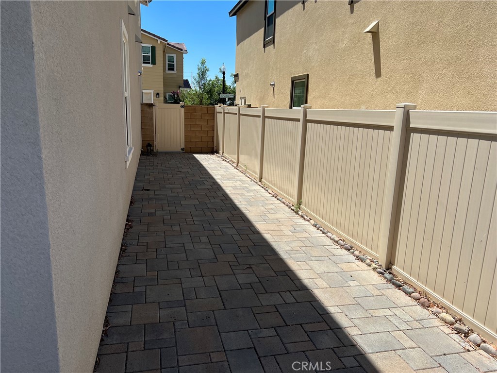 2061 E Sentinel Privado