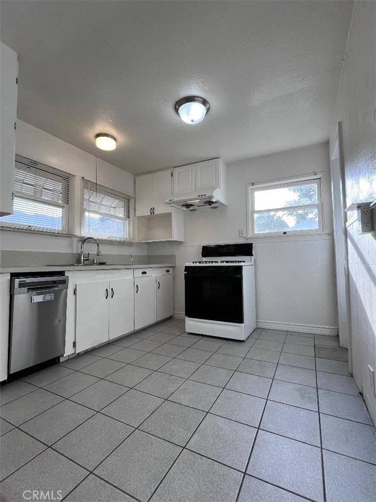 3029 Hermosa Avenue