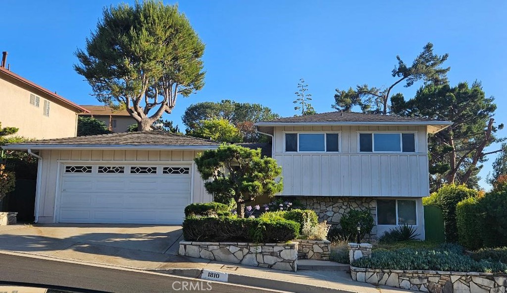 1810 Sunny Heights Drive