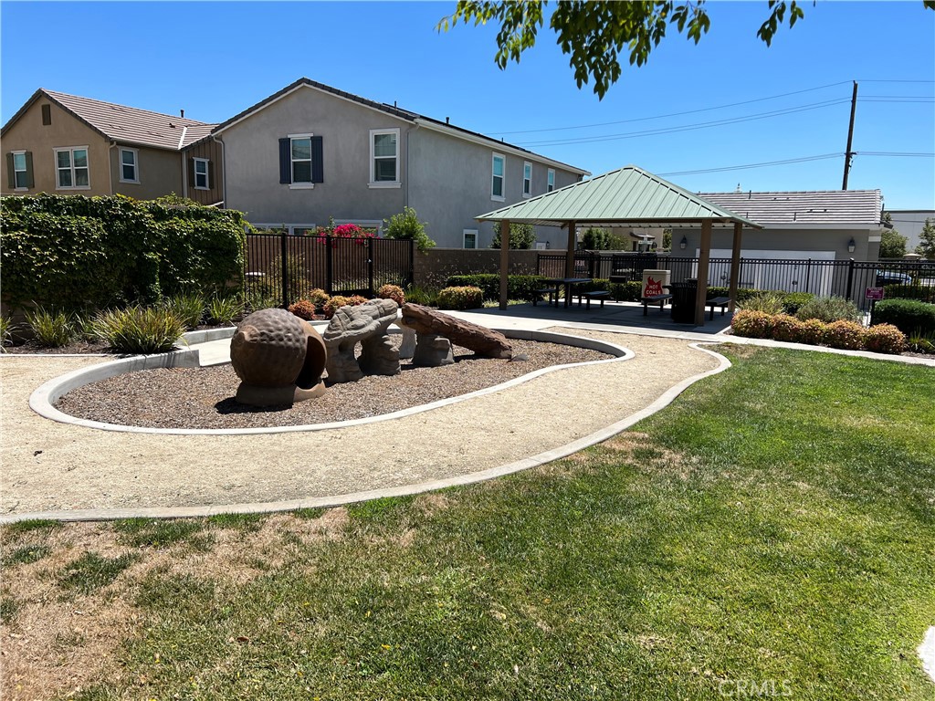 2061 E Sentinel Privado