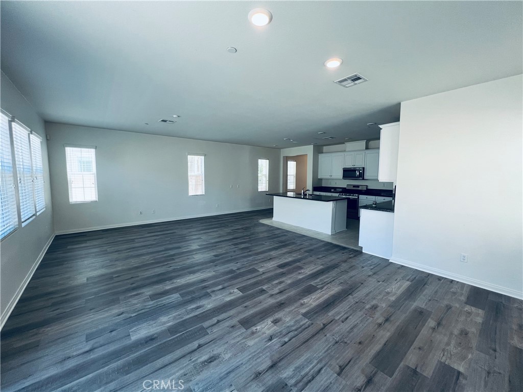 2061 E Sentinel Privado