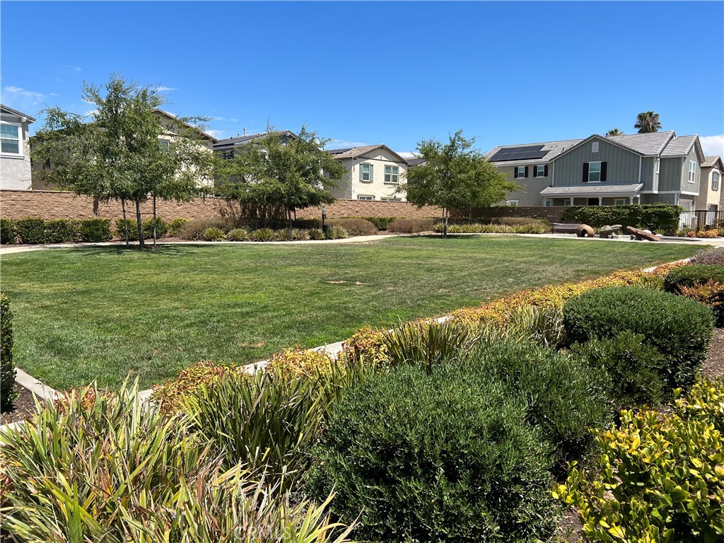 2061 E Sentinel Privado