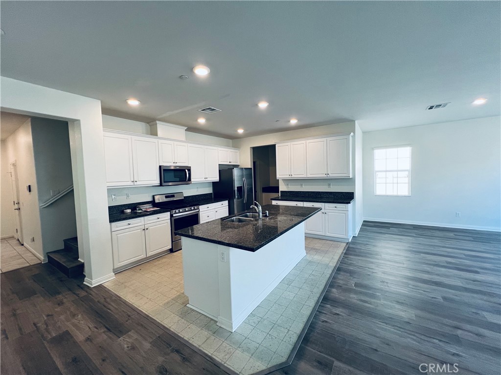 2061 E Sentinel Privado