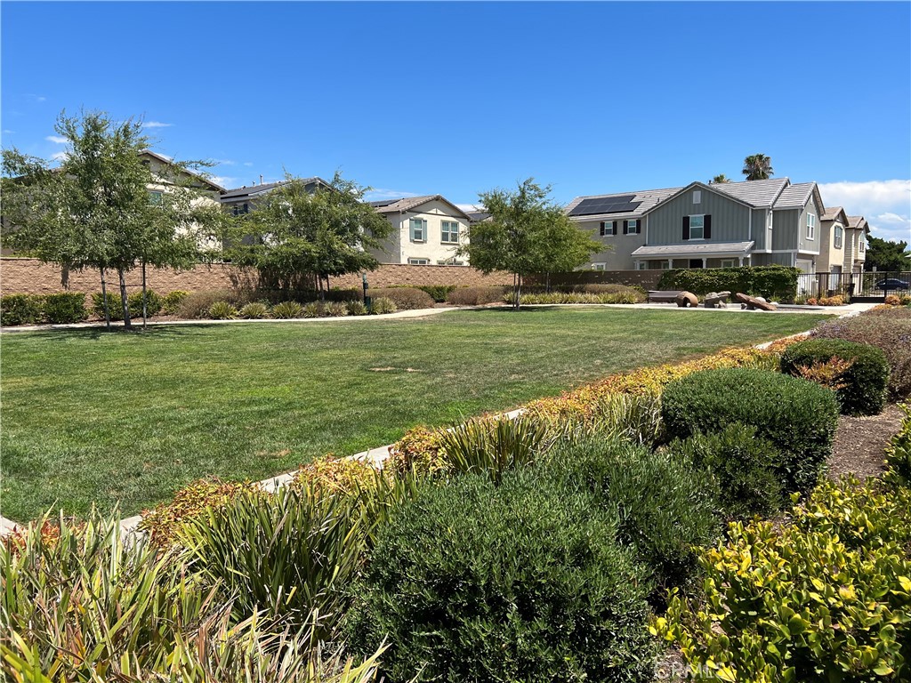 2061 E Sentinel Privado