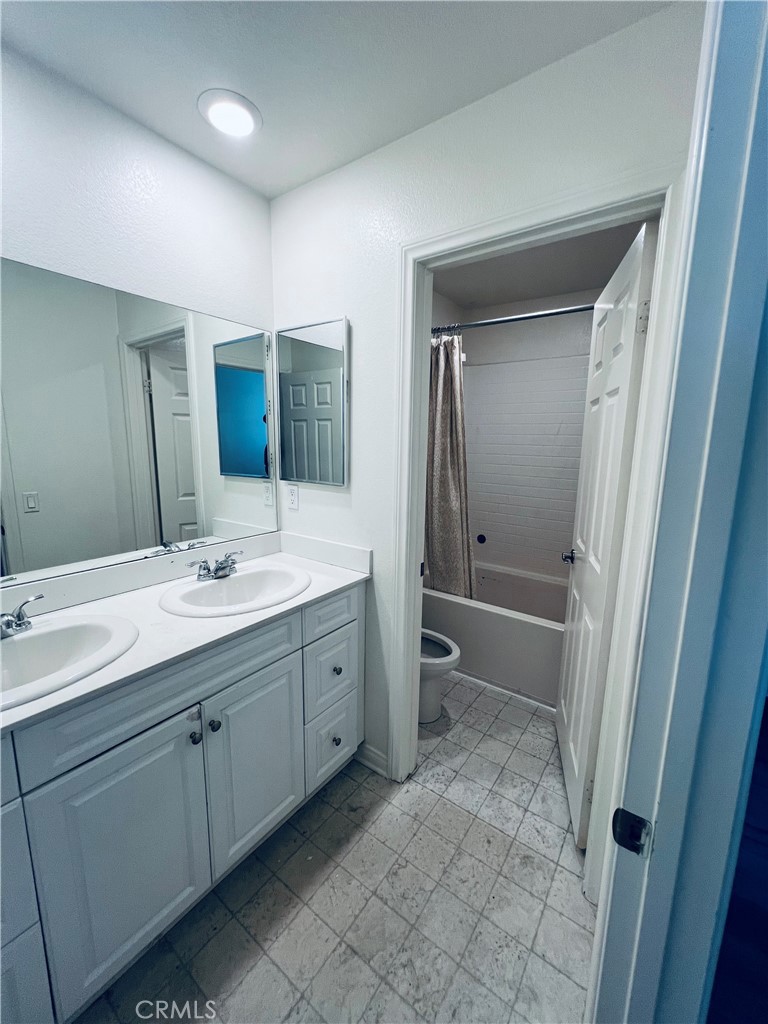 2061 E Sentinel Privado