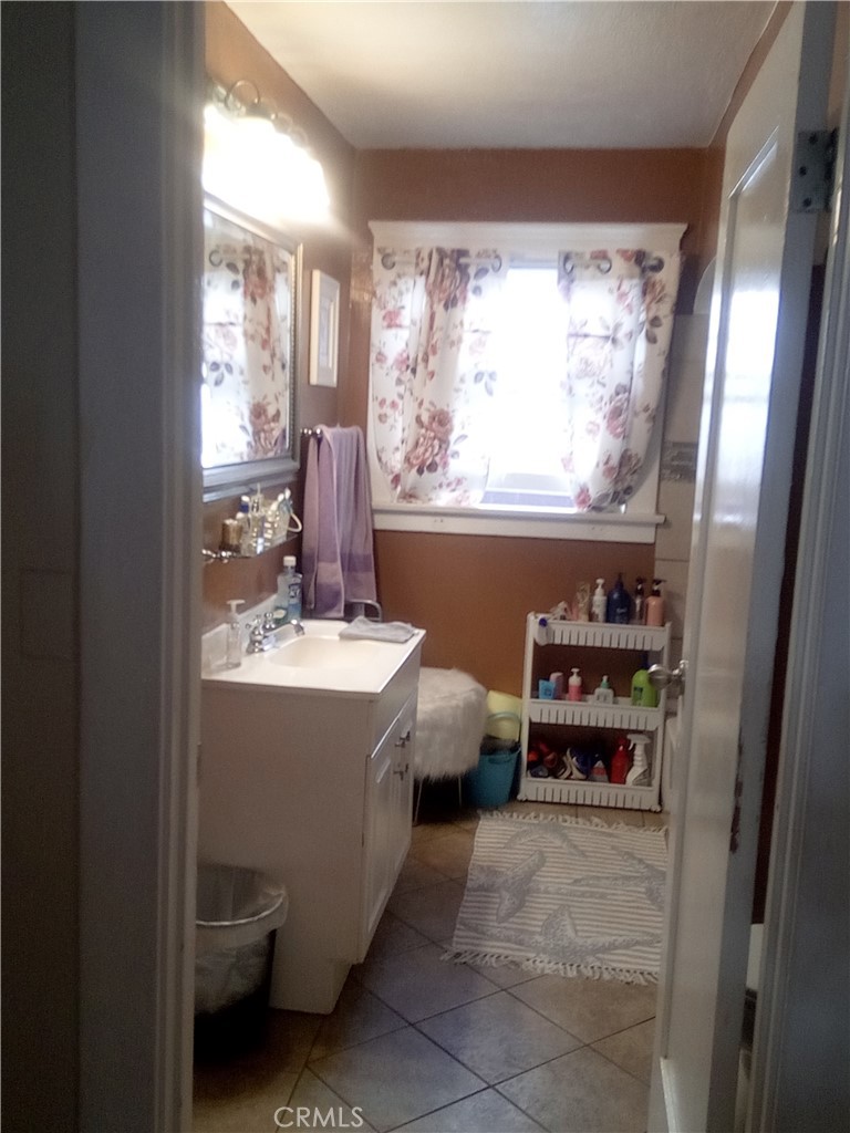 1410 W WASHINGTON Avenue