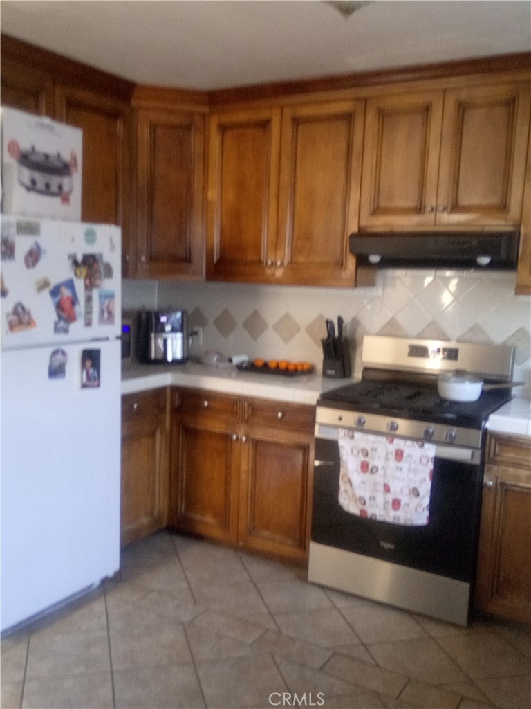 1410 W WASHINGTON Avenue