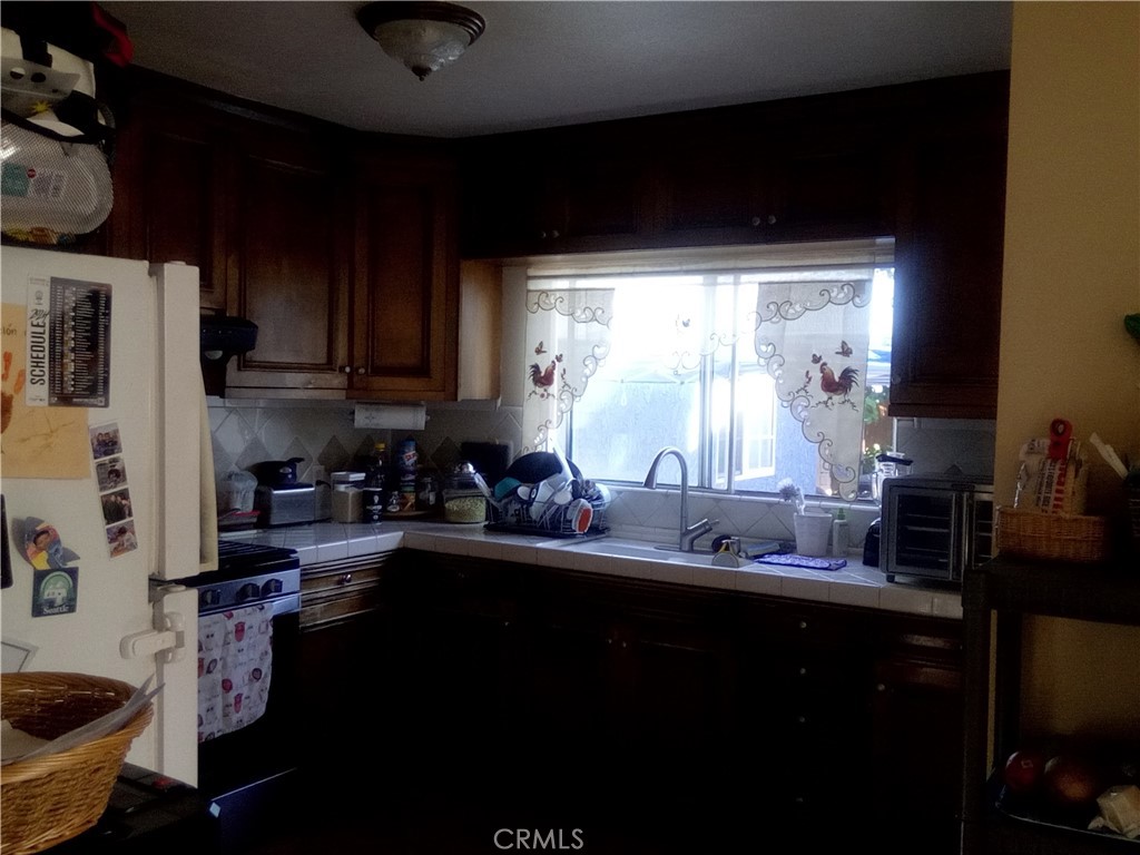 1410 W WASHINGTON Avenue